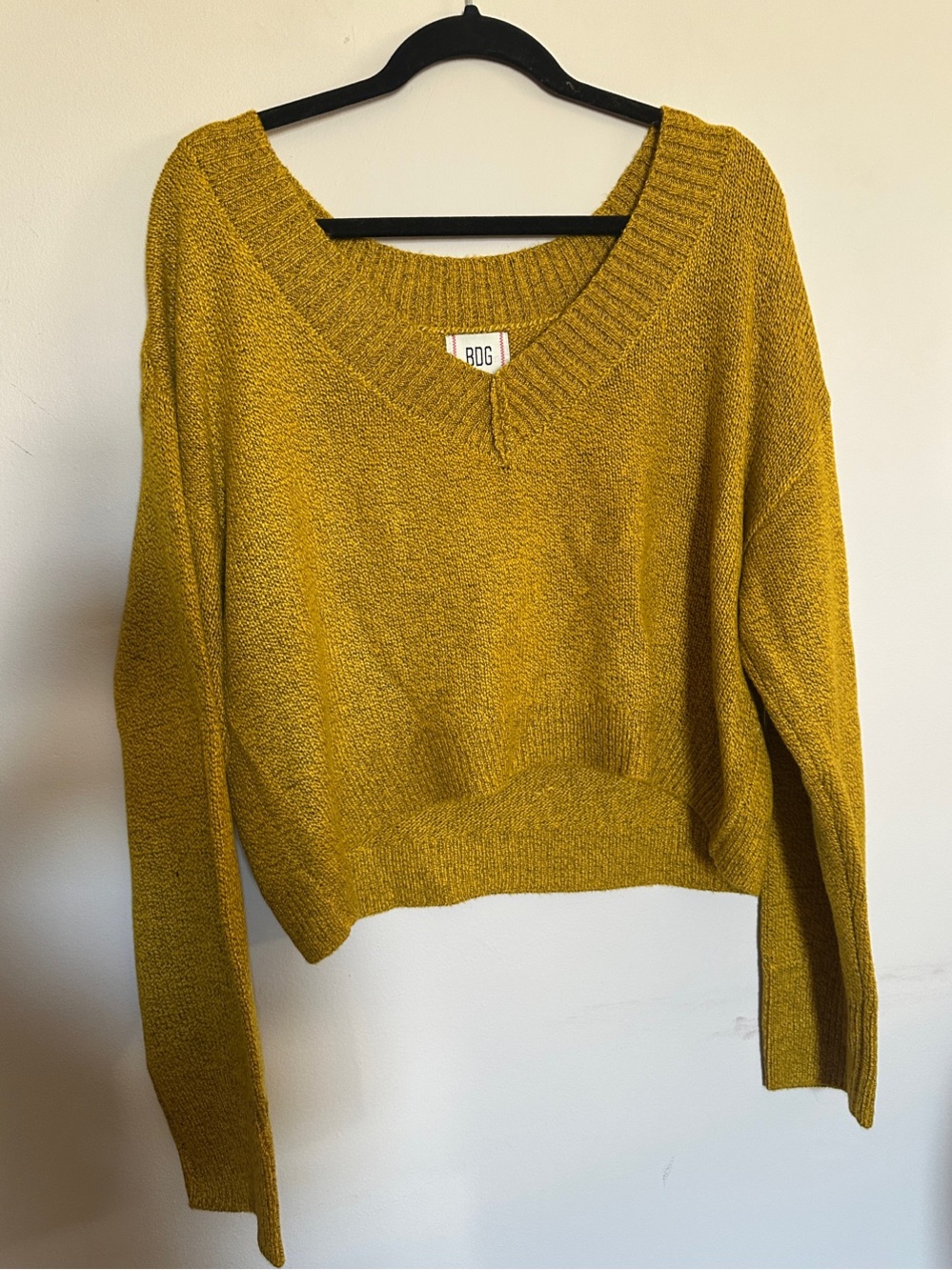 BDG V-Neck Knit Sweater - Mustard Tone